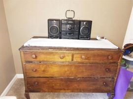 2nd Bedroom Right: Nice Vintage Dresser