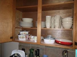 Kitchen: Plates, Cups