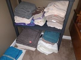 3rd Bedroom Center: Blankets & Towels 