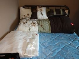 2nd Bedroom Right:   Pillows, Bed Cover,