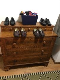 Antique 6  drawer chest if drawers