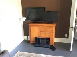 Baby Changing Station Cabinet, 2008-2009 MacBook Monitor, LG , and Samsung