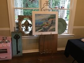 Miscellaneous decorative items