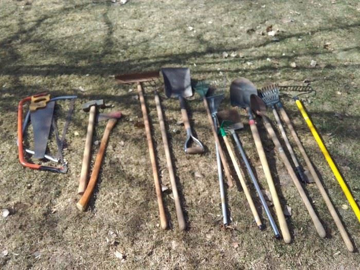 Large Selection of Outdoor Hand Tools