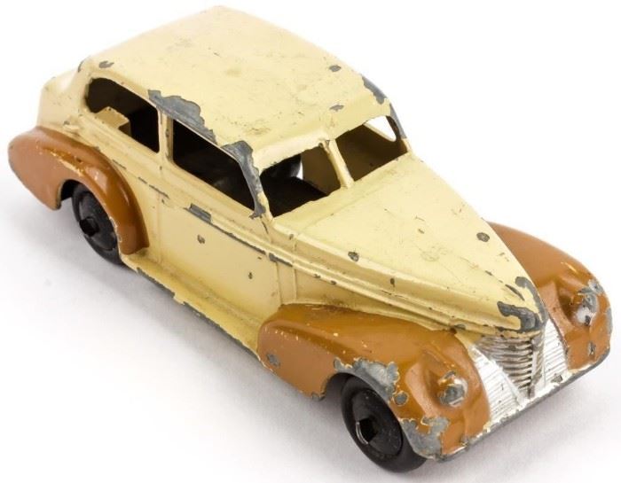 Lot 22 - Vintage 1939 Oldsmobile Dinky Toy #39B