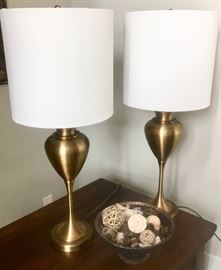 2 Matching lamps