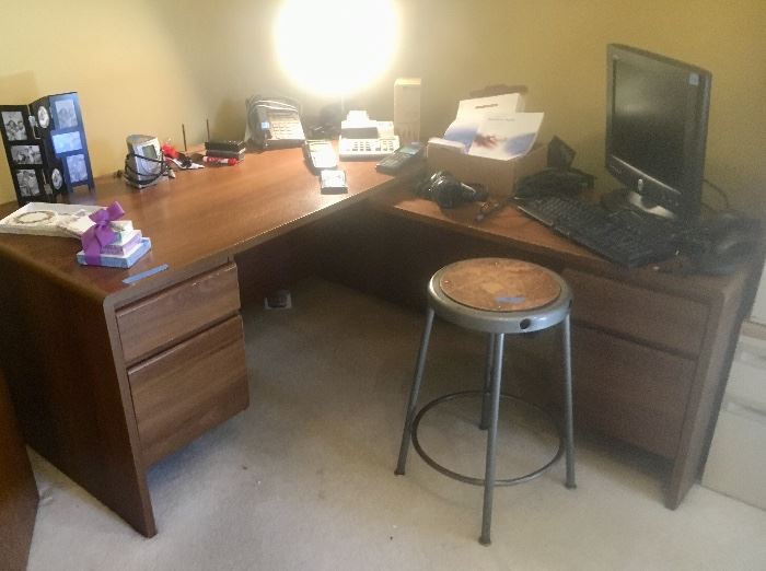 “L” Shaped work desk with drawers