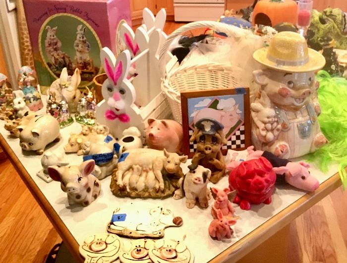 Vintage ceramic piggy collection
Easter decor
Halloween costumes & decor