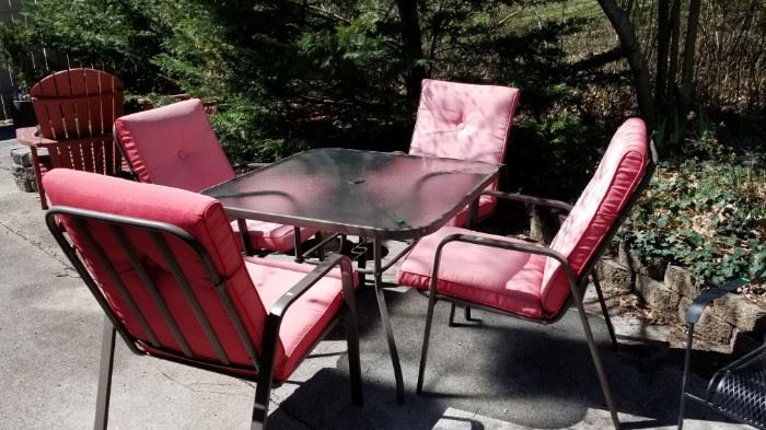 Outdoor Table and 4 Chairs with Cushions