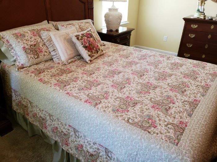 Queen Quilt Bedding