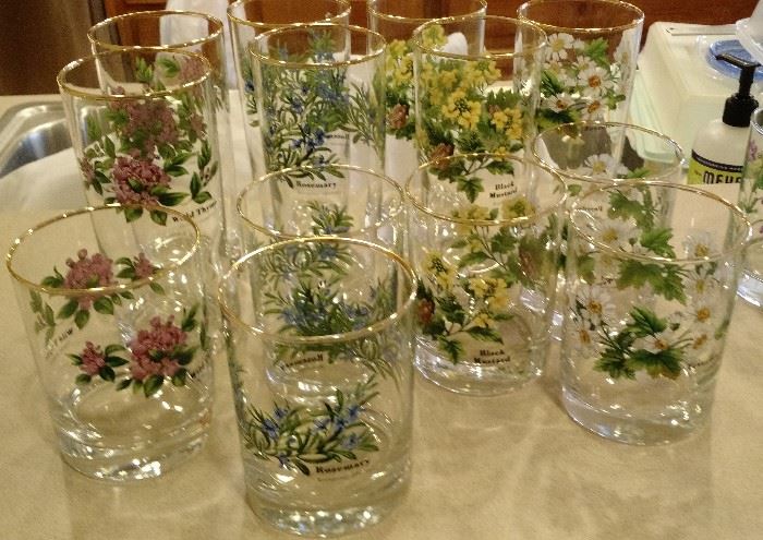 A beautiful set of gold rimmed  green garden Iced Tea glasses. Just in Time for hosting a Garden  Club Luncheon. 