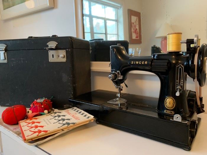 Signer Featherweight Sewing Machine