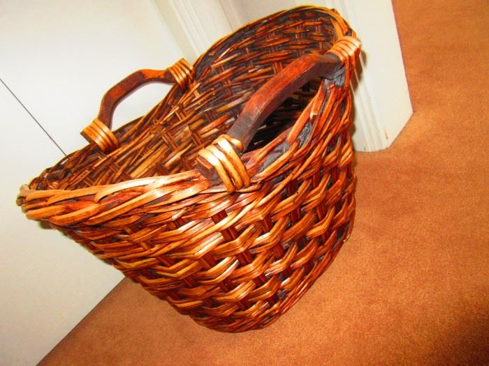 Handled woven basket
