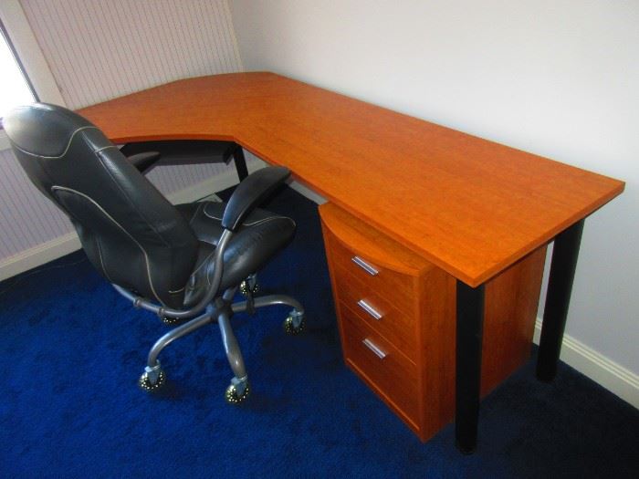 Contemporary desk and office chair