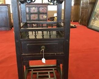 Chinese style display/end table. 