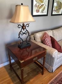 Many fine clean end tables