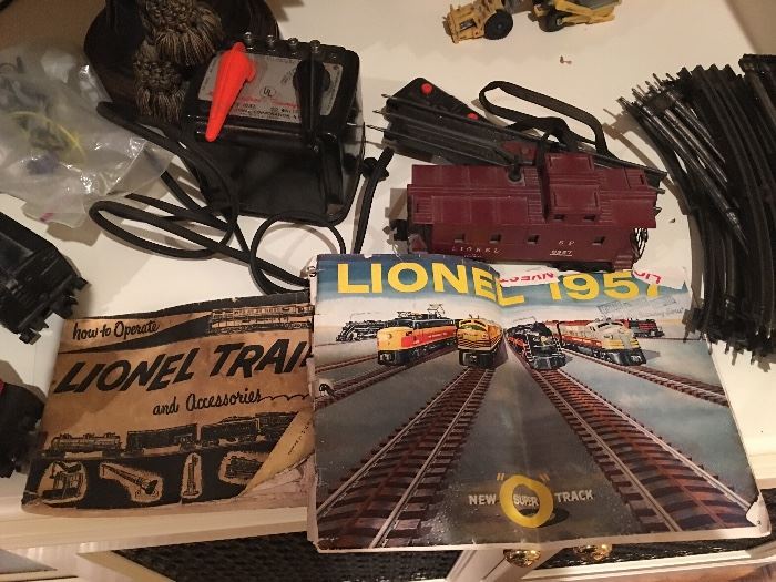 COMPLETE Lionel HO Train Set (early 1950's) - Engine 2055