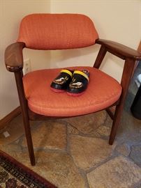 Cozy Mid century chair