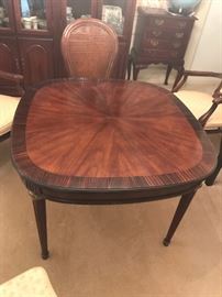 #9	dining table Henredon w 2 leaves table pads and 4 chairs 36-76x36x28	 $375.00 
