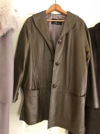 #49	Henig fine furs tan leather short jacket size large	 $60.00 
