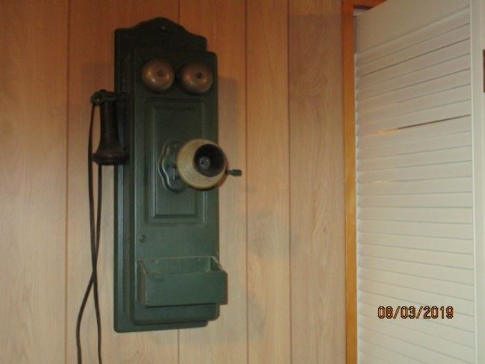 Kellogg crank wall telephone