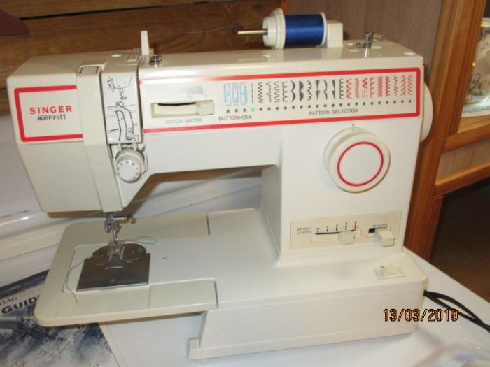 Singer portable sewing machine (tested and works)