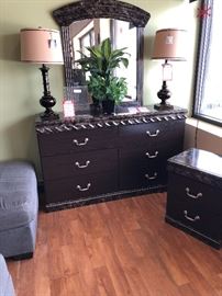 Dresser, Mirror, Lamps, & End Table