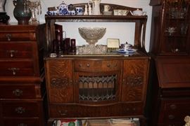 20-30's English(?) buffet; we have mirror; it needs re-mounting