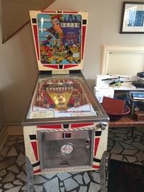 1977 Gottleib Lucky Hand Pinball machinery 