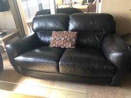 OVERSIZED LEATHER LOVESEAT BY SOFITALIA INTERNATIONAL
( made in Italy)