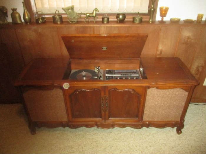 RCA Victor stereo console radio and record player