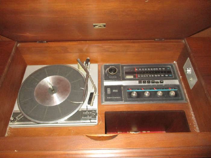 RCA Victor stereo and record player
