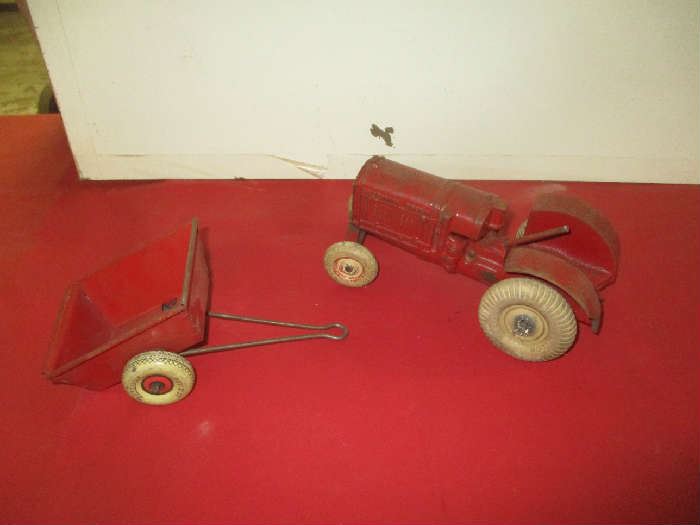 Arcade the toy McCormick Deering tractor and trailer
