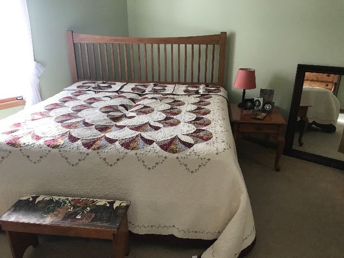 Arts & Crafts style King size bed w/split mattress, Quilt/bedspread