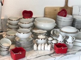 Pillivuyt China set