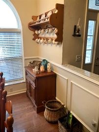 Small server with cup and saucer display 