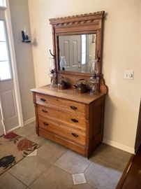 Beautiful antique chest of drawers and mirror 
