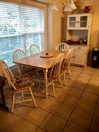 Really nice Kitchen table and chairs 