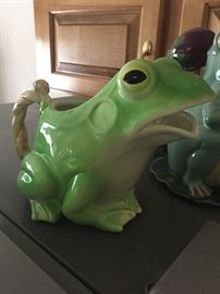 Frog pitcher