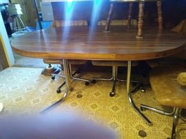 Oval table -1 leaf, with 4 chairs.  Without the leaf it becomes a round table - chrome legs