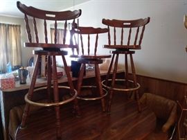 Only 3 bar stools!