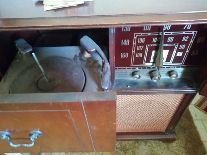 Stromberg record player/radio