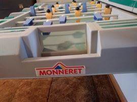 Monneret fuse ball game table