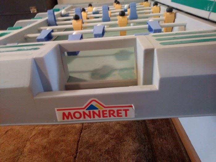 Monneret fuse ball game table