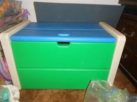 Kids toy chest
