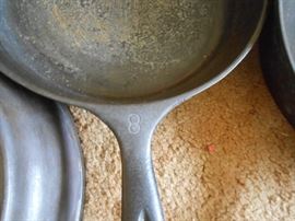 #8 Wagnerware skillet