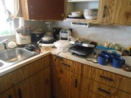 Various tabletop kitchen machines