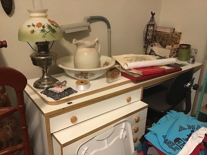 Sewing table / Cabinet