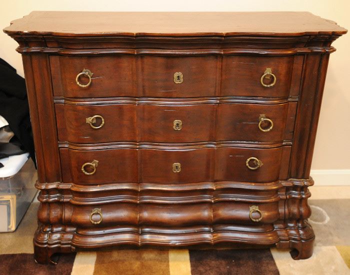 Taracea chest of drawers