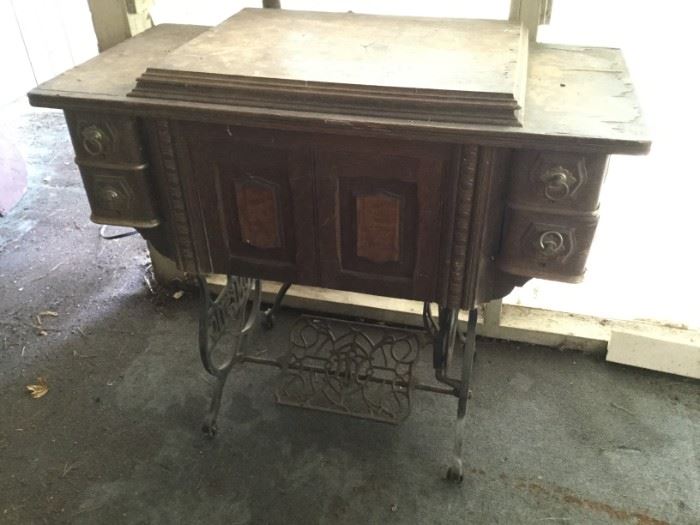  Vintage “Domestic” Sewing Machine w/ Table https://ctbids.com/#!/description/share/115824